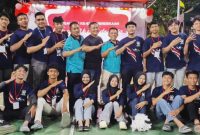 Keterangan foto: Warga RT 04 Perum Grand Permata, Kelurahan Palumbonsari, Karawang, mengikuti aksi bersih-bersih Sungai Cilamaran dalam rangkaian peringatan HUT ke-81 Kemerdekaan RI, Jumat (15/8/2026).