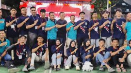 Keterangan foto: Warga RT 04 Perum Grand Permata, Kelurahan Palumbonsari, Karawang, mengikuti aksi bersih-bersih Sungai Cilamaran dalam rangkaian peringatan HUT ke-81 Kemerdekaan RI, Jumat (15/8/2026).