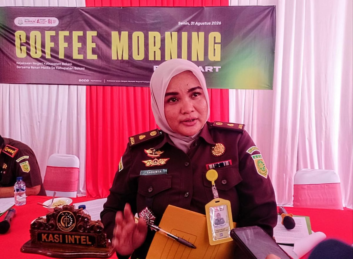 Kepala Seksi Perdata dan Tata Usaha Negara (Kasi Datun) Kejari Kabupaten Bekasi, Yashinta, memberikan keterangan kepada wartawan di sela-sela kegiatan Coffee Morning bersama rekan media, Senin (31/8/2026).