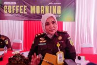 Kepala Seksi Perdata dan Tata Usaha Negara (Kasi Datun) Kejari Kabupaten Bekasi, Yashinta, memberikan keterangan kepada wartawan di sela-sela kegiatan Coffee Morning bersama rekan media, Senin (31/8/2026).