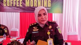 Kepala Seksi Perdata dan Tata Usaha Negara (Kasi Datun) Kejari Kabupaten Bekasi, Yashinta, memberikan keterangan kepada wartawan di sela-sela kegiatan Coffee Morning bersama rekan media, Senin (31/8/2026).