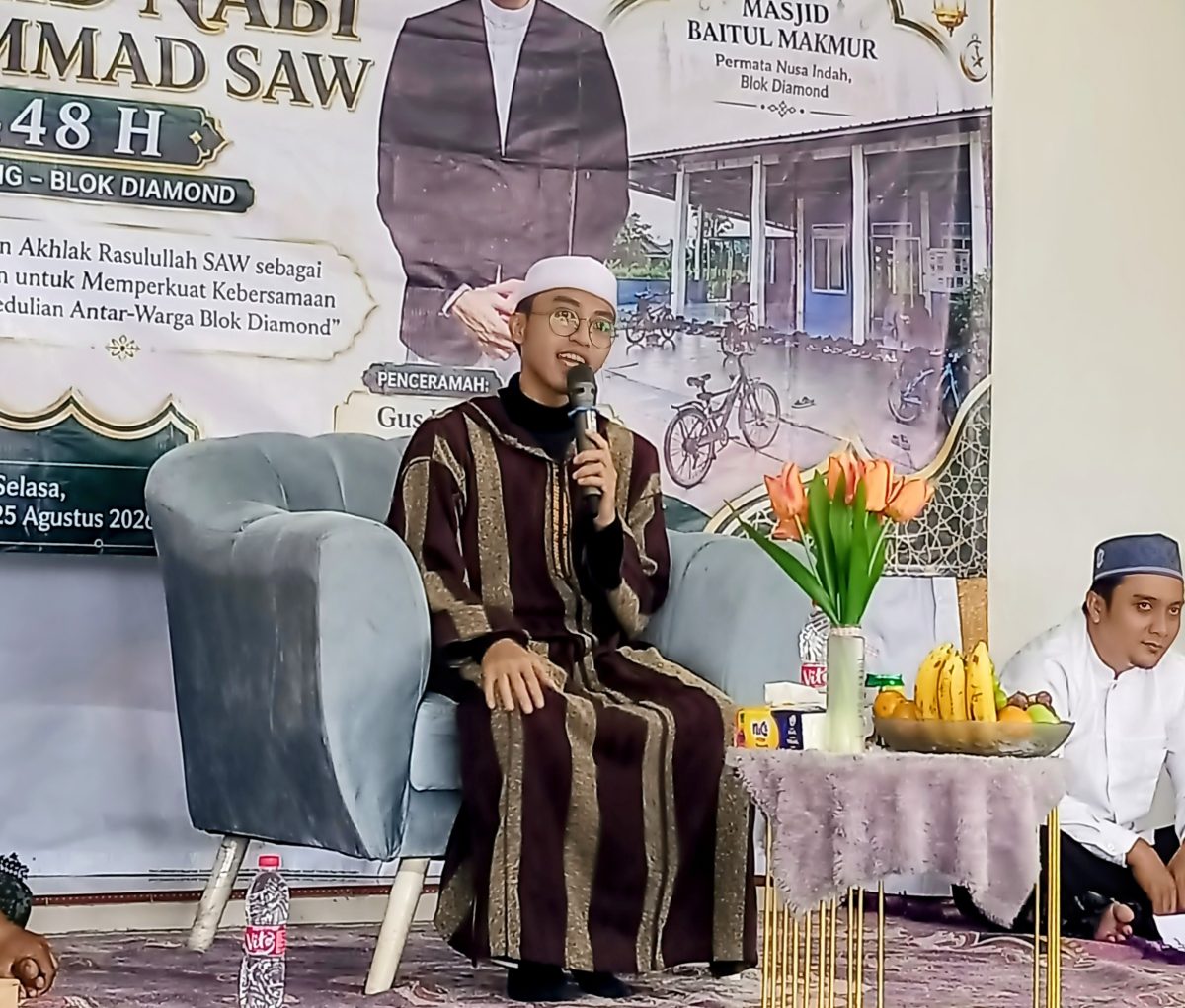 Gus Imam Hafash Shopandi, Lc menyampaikan tausiah pada peringatan Maulid Nabi Muhammad SAW 1448 H di Masjid Baitul Makmur, PNI Cibitung Blok Diamond, Kabupaten Bekasi, Selasa (25/8/2026).
