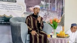 Gus Imam Hafash Shopandi, Lc menyampaikan tausiah pada peringatan Maulid Nabi Muhammad SAW 1448 H di Masjid Baitul Makmur, PNI Cibitung Blok Diamond, Kabupaten Bekasi, Selasa (25/8/2026).