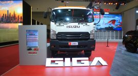 Ket. Isuzu GIGA FVR Road Sweeper hasil kolaborasi PT Isuzu Astra Motor Indonesia (IAMI) dan YMG Tech Mobility dipamerkan di ajang GIIAS 2026 di ICE BSD City, Tangerang. Kendaraan berbasis aplikasi khusus ini dirancang untuk mendukung layanan kebersihan jalan di kawasan perkotaan, industri, dan area komersial dengan performa tinggi serta efisiensi operasional. Dok. Isuzu Astra Motor Indonesia.
