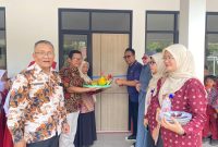 PT LX Pantos menyerahkan bantuan CSR berupa pembangunan tiga ruang kelas dan fasilitas toilet kepada SDN Gandasari 01, Kecamatan Cikarang Barat, Kabupaten Bekasi, Kamis (20/8/2026).