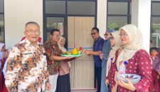 PT LX Pantos menyerahkan bantuan CSR berupa pembangunan tiga ruang kelas dan fasilitas toilet kepada SDN Gandasari 01, Kecamatan Cikarang Barat, Kabupaten Bekasi, Kamis (20/8/2026).