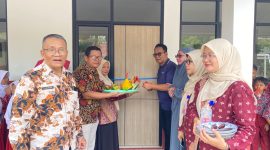 PT LX Pantos menyerahkan bantuan CSR berupa pembangunan tiga ruang kelas dan fasilitas toilet kepada SDN Gandasari 01, Kecamatan Cikarang Barat, Kabupaten Bekasi, Kamis (20/8/2026).