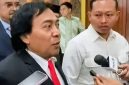 Komeng memberikan tanggapan kepada awak media terkait program pemerintahan Presiden Prabowo Subianto. Komeng menyampaikan pandangannya dengan gaya khasnya saat ditemui sejumlah wartawan. Foto: Tangkapan layar YouTube Bisnis.com.