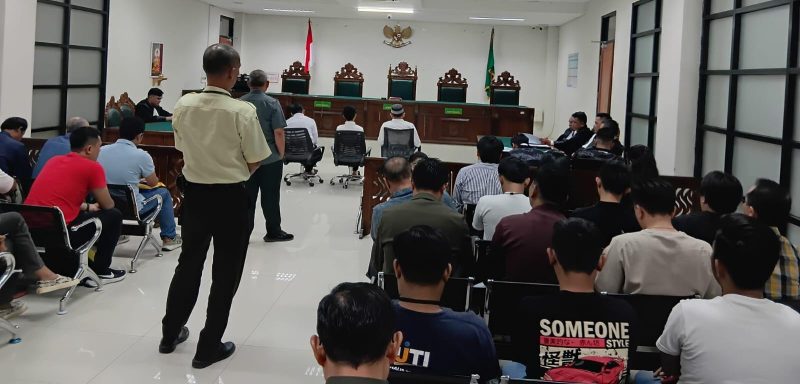 Suasana persidangan perkara Nomor 297/Pid.B/2026/PN Ckr di Pengadilan Negeri Cikarang, Rabu (12/8/2026). Sejumlah terdakwa, kuasa hukum, dan pengunjung mengikuti jalannya persidangan.