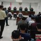 Suasana persidangan perkara Nomor 297/Pid.B/2026/PN Ckr di Pengadilan Negeri Cikarang, Rabu (12/8/2026). Sejumlah terdakwa, kuasa hukum, dan pengunjung mengikuti jalannya persidangan.