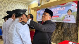 Pelantikan lima Penjabat (Pj) Kepala Desa di Kecamatan Cibitung, Kabupaten Bekasi, Selasa (29/9/2026). Prosesi pelantikan dan penyematan tanda jabatan dilakukan sebagai bagian dari masa transisi pemerintahan desa pasca-Pilkades Serentak 2026.