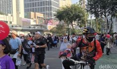 Jakarta Diselimuti Abu Vulkanik Anak Krakatau, Warga CFD Mulai Pakai Masker