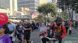 Abu vulkanik Gunung Anak Krakatau sempai ke Bundaran HI Jakarta (Taufiq Syarifudin/detikcom)