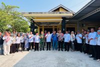 Keterangan foto utama:
Jelang Pilkades Desa Muktiwari 2026–2034, Pemerintah Daerah Kabupaten Bekasi melalui Kecamatan Cibitung bersama unsur Forkopimcam melakukan kunjungan dan koordinasi dengan bacalon kepala desa , pada Selasa (2/9/2026).
