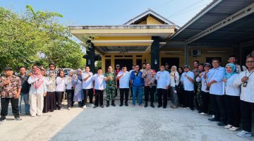Keterangan foto utama:
Jelang Pilkades Desa Muktiwari 2026–2034, Pemerintah Daerah Kabupaten Bekasi melalui Kecamatan Cibitung bersama unsur Forkopimcam melakukan kunjungan dan koordinasi dengan bacalon kepala desa , pada Selasa (2/9/2026).