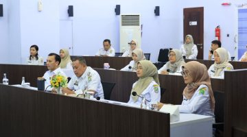 Keterangan Foto: Wali Kota Bekasi Tri Adhianto memberikan arahan dalam penutupan Orientasi Pegawai Pemerintah dengan Perjanjian Kerja (PPPK) Kota Bekasi Tahun 2026 yang diikuti sekitar 8.000 peserta, Rabu (2/9/2026).