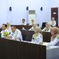 Keterangan Foto: Wali Kota Bekasi Tri Adhianto memberikan arahan dalam penutupan Orientasi Pegawai Pemerintah dengan Perjanjian Kerja (PPPK) Kota Bekasi Tahun 2026 yang diikuti sekitar 8.000 peserta, Rabu (2/9/2026).
