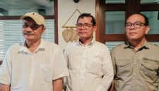 Tiga pihak terkait memberikan keterangan dalam konferensi pers terkait beredarnya potongan video CCTV lift apartemen di Rumah Samedja, Kamis (3/9/2026). Mereka meminta masyarakat melihat rekaman secara utuh dan tidak menarik kesimpulan hanya dari video berdurasi 11 detik.