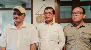 Tiga pihak terkait memberikan keterangan dalam konferensi pers terkait beredarnya potongan video CCTV lift apartemen di Rumah Samedja, Kamis (3/9/2026). Mereka meminta masyarakat melihat rekaman secara utuh dan tidak menarik kesimpulan hanya dari video berdurasi 11 detik.