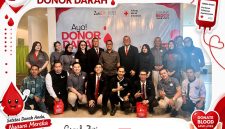 Sejumlah karyawan Grand Zuri Jababeka berfoto bersama usai mengikuti kegiatan donor darah yang digelar Zuri Express Lippo Cikarang bersama Palang Merah Indonesia (PMI), Selasa (1/9/2026). Kegiatan tersebut menjadi bagian dari aksi sosial dan kepedulian terhadap masyarakat yang membutuhkan.