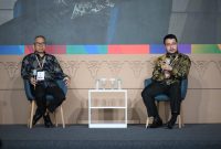 Dua pembicara menyampaikan paparan dalam rangkaian IEE Series – Energy Week 2026 di JIExpo Kemayoran, Jakarta. Diskusi membahas perkembangan energi, teknologi, dan kebutuhan kolaborasi lintas sektor untuk membangun ekosistem industri masa depan.