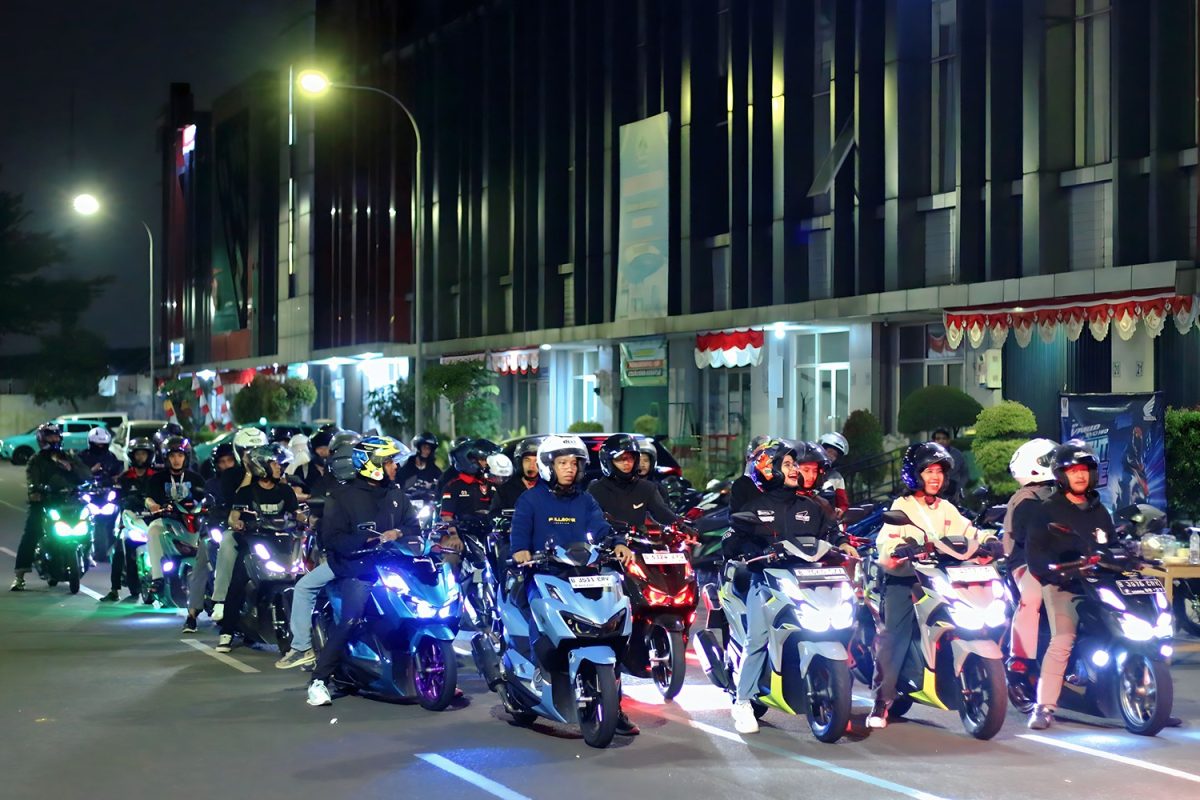 Sejumlah bikers komunitas Honda Vario mengikuti kegiatan New Honda Vario EVO 160 Night Ride bertema “Leave It Behind” yang digelar Wahana Makmur Sejati (WMS) di Tangerang, Jumat (28/8/2026).
