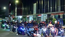 Sejumlah bikers komunitas Honda Vario mengikuti kegiatan New Honda Vario EVO 160 Night Ride bertema “Leave It Behind” yang digelar Wahana Makmur Sejati (WMS) di Tangerang, Jumat (28/8/2026).