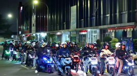 Sejumlah bikers komunitas Honda Vario mengikuti kegiatan New Honda Vario EVO 160 Night Ride bertema “Leave It Behind” yang digelar Wahana Makmur Sejati (WMS) di Tangerang, Jumat (28/8/2026).