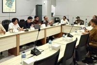 Komisi III DPRD Kabupaten Bekasi menggelar audiensi dengan pihak PT Fajar Surya Wisesa Tbk (Fajar Paper) untuk membahas pembangunan fasilitas pengolahan limbah hasil produksi kertas serta memastikan kelengkapan perizinan dan aspek lingkungan, Senin (7/9/2026).
