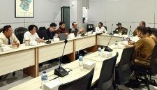 Komisi III DPRD Kabupaten Bekasi menggelar audiensi dengan pihak PT Fajar Surya Wisesa Tbk (Fajar Paper) untuk membahas pembangunan fasilitas pengolahan limbah hasil produksi kertas serta memastikan kelengkapan perizinan dan aspek lingkungan, Senin (7/9/2026).