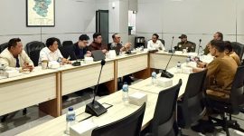 Komisi III DPRD Kabupaten Bekasi menggelar audiensi dengan pihak PT Fajar Surya Wisesa Tbk (Fajar Paper) untuk membahas pembangunan fasilitas pengolahan limbah hasil produksi kertas serta memastikan kelengkapan perizinan dan aspek lingkungan, Senin (7/9/2026).