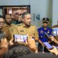 Wali Kota Bekasi Tri Adhianto memberikan keterangan kepada awak media didampingi jajaran Pemerintah Kota Bekasi terkait capaian Kota Bekasi dalam Indeks Inovasi Daerah (IID) 2025, Senin (7/9/2026). Kota Bekasi menempati peringkat keenam nasional dengan skor 94,43.