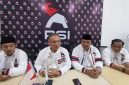 Keterangan foto:
Jajaran pengurus DPD PSI Kabupaten Cirebon mengikuti rapat konsolidasi bersama pengurus DPC se-Kabupaten Cirebon di kantor DPD PSI, Talun, Senin (7/9/2026). Konsolidasi dilakukan untuk memperkuat struktur organisasi dan mempersiapkan kader menghadapi Pemilu 2029.