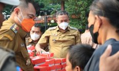 Abu Vulkanik Anak Krakatau Jadi Perhatian, Pemkot Bekasi Bagikan Masker