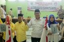 Dua calon Kepala Desa Muktiwari, H. Bahrudin, SE (nomor urut 1) dan H. Rusdi, SE (nomor urut 2), bersama pendukung dan panitia usai penetapan nomor urut Pilkades Desa Muktiwari, Kecamatan Cibitung, Kabupaten Bekasi, Rabu (9/9/2026). Kegiatan berlangsung dalam suasana kondusif dan diwarnai deklarasi damai menjelang Pilkades periode 2026–2034.