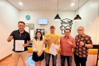 Tim Kantor Hukum 2000 bersama keluarga korban dalam pertemuan untuk membahas dan mengawal proses hukum terkait perkara yang melibatkan tiga anggota DPRD Kabupaten Timor Tengah Utara (TTU)./Istimewa