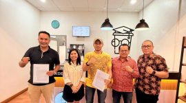 Tim Kantor Hukum 2000 bersama keluarga korban dalam pertemuan untuk membahas dan mengawal proses hukum terkait perkara yang melibatkan tiga anggota DPRD Kabupaten Timor Tengah Utara (TTU)./Istimewa