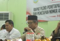 Keterangan Foto:
Ketua Panitia Pilkades Desa Muktiwari, Husin Syahrulloh, menyampaikan arahan dalam rapat pleno penetapan calon dan nomor urut Pilkades Muktiwari, Kecamatan Cibitung, Kabupaten Bekasi, Rabu (9/9/2026). Rapat tersebut menjadi salah satu tahapan sebelum masa kampanye Pilkades yang dijadwalkan berlangsung pada 12–14 September 2026.