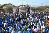 Antusiasme warga mewarnai Gebyar Senam Sehat di kawasan Perumahan Logam Bangun Setia (LBS) 2, Desa Muktiwari, Kecamatan Cibitung, Kabupaten Bekasi. Massa didominasi pakaian bernuansa biru dan putih, dalam kegiatan yang turut menjadi momentum silaturahmi warga menjelang Pilkades Muktiwari 2026.