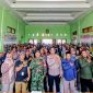 Keterangan Foto:
Sejumlah unsur penyelenggara, aparat keamanan, dan peserta berfoto bersama usai kegiatan pelantikan dan Bimbingan Teknis (Bimtek) KPPS Pilkades Desa Muktiwari 2026 di Aula Desa Muktiwari, Kecamatan Cibitung, Kabupaten Bekasi, Selasa (15/9/2026). Kegiatan tersebut menjadi bagian dari persiapan pelaksanaan pemungutan suara di 45 TPS.