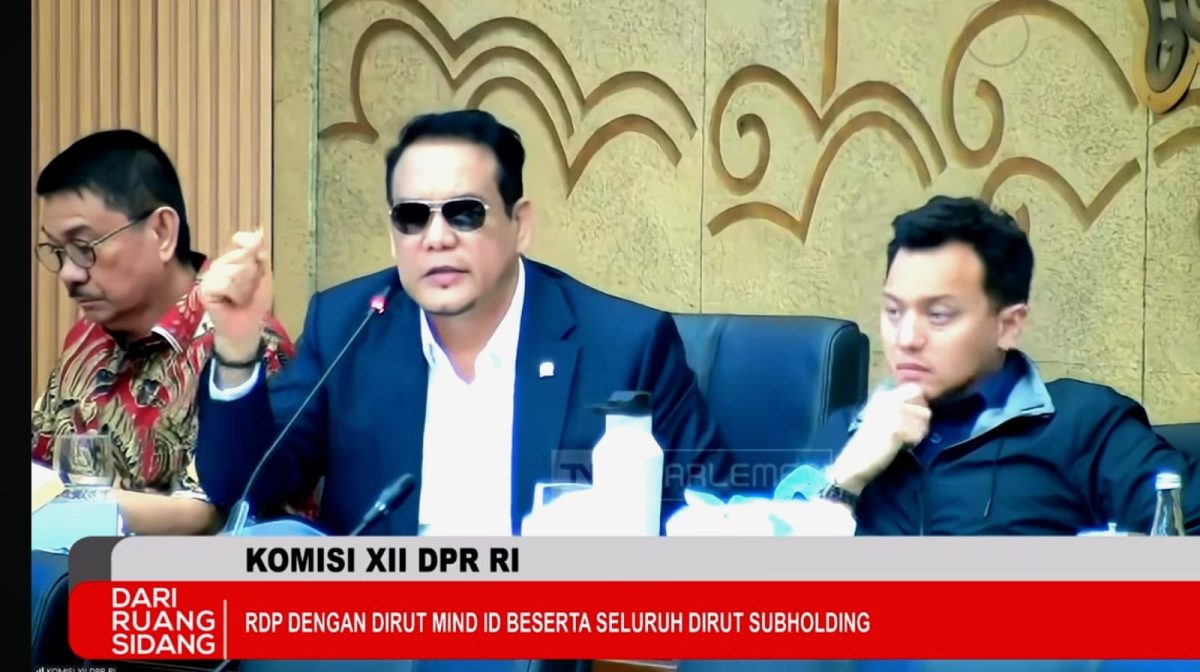 Anggota Komisi XII DPR RI Yulian Gunhar menyampaikan pandangan dalam Rapat Dengar Pendapat (RDP) bersama Direksi MIND ID dan seluruh direksi subholding pertambangan. Dalam rapat tersebut, DPR menyoroti pengelolaan sumber daya alam serta kontribusi sektor pertambangan terhadap negara.