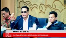 Anggota Komisi XII DPR RI Yulian Gunhar menyampaikan pandangan dalam Rapat Dengar Pendapat (RDP) bersama Direksi MIND ID dan seluruh direksi subholding pertambangan. Dalam rapat tersebut, DPR menyoroti pengelolaan sumber daya alam serta kontribusi sektor pertambangan terhadap negara.