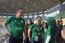 Wali Kota Bekasi bersama jajaran pejabat menyaksikan laga perdana Adhyaksa Bekasi FC di Stadion Patriot Candrabhaga, Kota Bekasi, Jumat (18/9/2026). Adhyaksa Bekasi FC harus mengakui keunggulan Persikad Depok dengan skor 1-2 dalam lanjutan Pegadaian Championship.