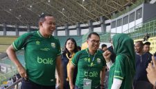 Wali Kota Bekasi bersama jajaran pejabat menyaksikan laga perdana Adhyaksa Bekasi FC di Stadion Patriot Candrabhaga, Kota Bekasi, Jumat (18/9/2026). Adhyaksa Bekasi FC harus mengakui keunggulan Persikad Depok dengan skor 1-2 dalam lanjutan Pegadaian Championship.
