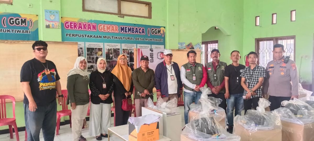 Tim monitoring Kecamatan Cibitung bersama unsur Forkopimcam dan Lurah Wanasari Ujang melakukan pemantauan tahapan Pilkades Desa Muktiwari. Dalam kegiatan tersebut, tim turut memastikan kesiapan logistik dan pelaksanaan Pilkades berjalan sesuai ketentuan serta tetap aman dan kondusif.