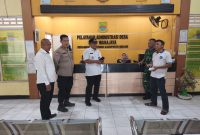Camat Cibitung Encun Sunarto bersama Kapolsek Cibitung Kompol Dimmas Adhit Putranto dan Danramil Cibitung Mayor Inf. Agung Purnomo meninjau sejumlah desa usai Pilkades Serentak 2026 untuk memastikan situasi tetap aman dan pelayanan masyarakat berjalan normal.