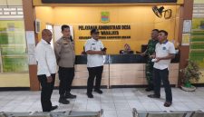Camat Cibitung Encun Sunarto bersama Kapolsek Cibitung Kompol Dimmas Adhit Putranto dan Danramil Cibitung Mayor Inf. Agung Purnomo meninjau sejumlah desa usai Pilkades Serentak 2026 untuk memastikan situasi tetap aman dan pelayanan masyarakat berjalan normal.