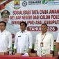 Wakil Bupati Cirebon Agus Kurniawan Budiman (tengah) bersama jajaran Dinas Ketenagakerjaan Kabupaten Cirebon dan BPJS Ketenagakerjaan membuka sosialisasi tata cara aman bekerja ke luar negeri bagi 100 calon Pekerja Migran Indonesia (PMI) di Kecamatan Pabedilan, Kabupaten Cirebon, Rabu (23/9/2026). Foto: Dok. Disnaker Kabupaten Cirebon.