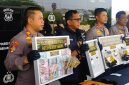 Wakapolres Metro Bekasi Kota AKBP Davis Busin Siswara saat memimpin konferensi pers pengungkapan kasus narkotika dan obat-obatan keras dalam Operasi Nila Jaya, Rabu (23/9/2026). Polisi mengamankan 74 tersangka dan menyita 49.119 butir obat keras serta berbagai barang bukti narkotika
