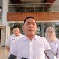 Plt Bupati Bekasi Asep Surya Atmaja saat memberikan keterangan kepada awak media usai menghadiri Rapat Paripurna DPRD Kabupaten Bekasi di Cikarang Pusat, Rabu (23/9/2026).